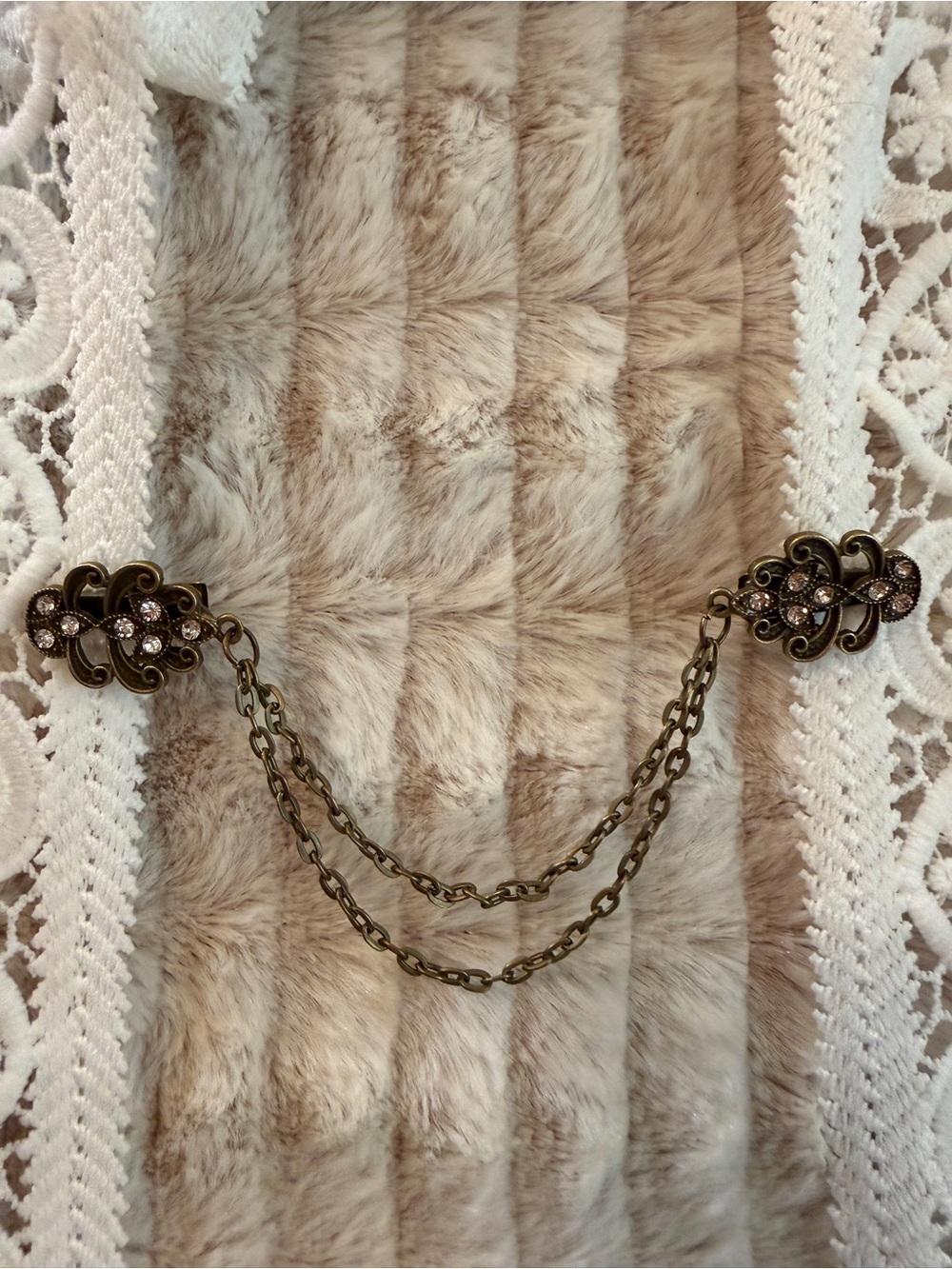 Chained Brass/Bronze-tone Sweater/Kimono/Wrap Closure Clip